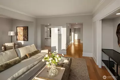 2307 Broadway E, Seattle, WA 98102 - Photo 9