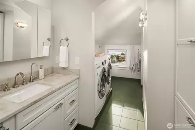 2307 Broadway E, Seattle, WA 98102 - Photo 27