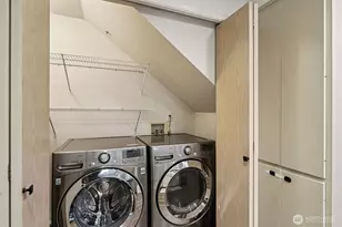 9242 Woodlawn Ave N, Seattle, WA 98103 - Photo 15