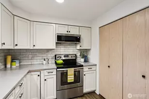 9242 Woodlawn Ave N, Seattle, WA 98103 - Photo 11