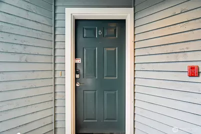 9242 Woodlawn Avenue N #B, Seattle, WA 98103 - Photo 3