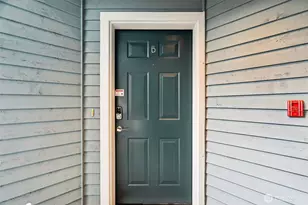 9242 Woodlawn Ave N, Seattle, WA 98103 - Photo 3