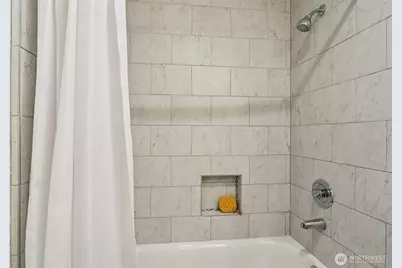 9242 Woodlawn Avenue N #B, Seattle, WA 98103 - Photo 21