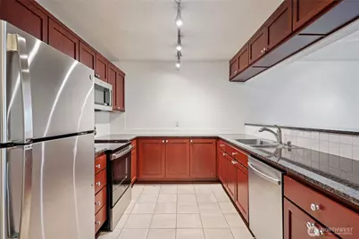 701 1st Avenue N #204, Seattle, WA 98109 - Photo 15