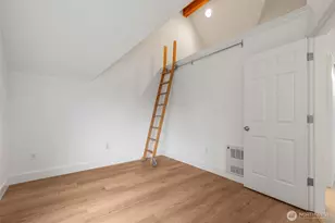 910 N 74th St, Seattle, WA 98103 - Photo 19