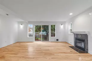 910 N 74th St, Seattle, WA 98103 - Photo 9