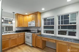 910 N 74th St, Seattle, WA 98103 - Photo 13