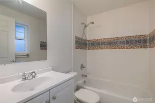 910 N 74th St, Seattle, WA 98103 - Photo 7