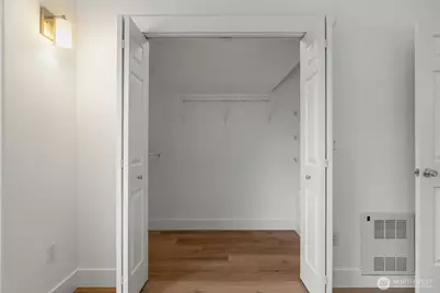 910 N 74th Street, Seattle, WA 98103 - Photo 17