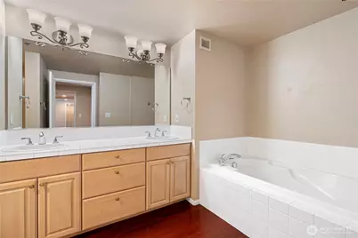 177 107th Avenue NE #1501, Bellevue, WA 98004 - Photo 17