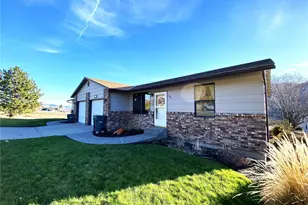 986 Highline Dr, East Wenatchee, WA 98802 - Photo 1