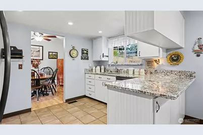 9505 29th Street Court E, Edgewood, WA 98371 - Photo 11