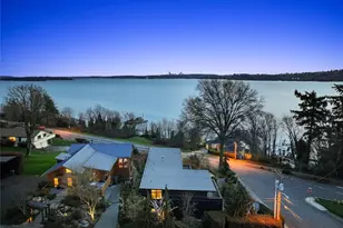 919 6th St W, Kirkland, WA 98033 - Photo 1