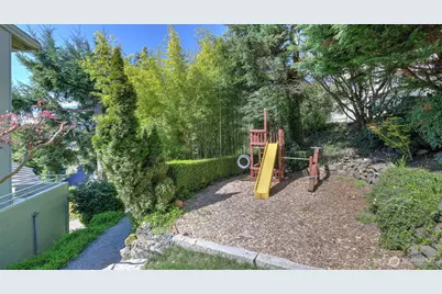 8158 W Mercer Way, Mercer Island, WA 98040 - Photo 31