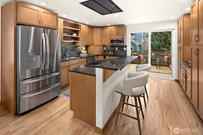 7038 Cleopatra Place NW, Seattle, WA 98117 - Photo 9