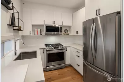 9553 Ashworth Avenue N #B, Seattle, WA 98103 - Photo 7