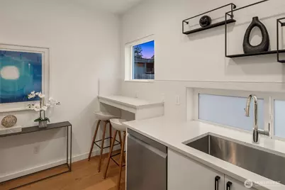 9553 Ashworth Avenue N #B, Seattle, WA 98103 - Photo 9