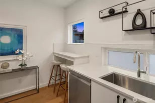 9553 Ashworth Ave N, Seattle, WA 98103 - Photo 9