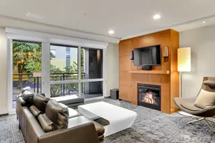 76 Cedar St, Seattle, WA 98121 - Photo 3