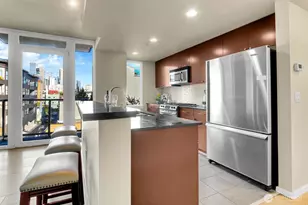 76 Cedar St, Seattle, WA 98121 - Photo 9