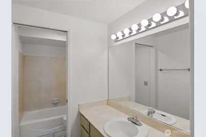 1250 Taylor Avenue N #105, Seattle, WA 98109 - Photo 27