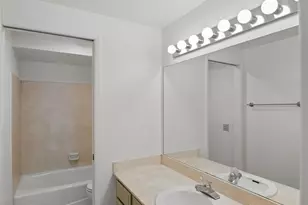 1250 Taylor Ave N, Seattle, WA 98109 - Photo 27