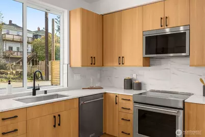 914 B 15th Avenue, Seattle, WA 98122 - Photo 5