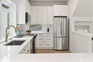 14308 Roslyn Pl N, Seattle, WA 98133 - Photo 5