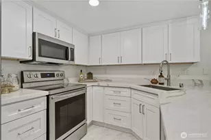 12625 SE 42nd St, Bellevue, WA 98006 - Photo 13