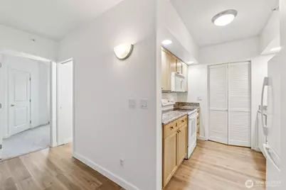 2331 42nd Avenue SW #414, Seattle, WA 98116 - Photo 9