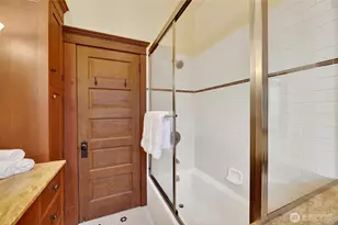 4223 Interlake Ave N, Seattle, WA 98103 - Photo 21