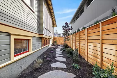 4223 Interlake Avenue N, Seattle, WA 98103 - Photo 39