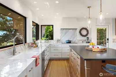 7315 51st Avenue NE, Seattle, WA 98115 - Photo 3