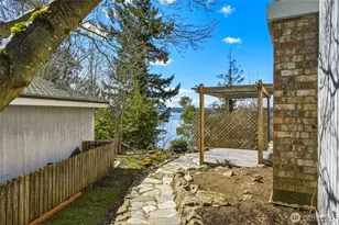8449 W Mercer Way, Mercer Island, WA 98040 - Photo 33