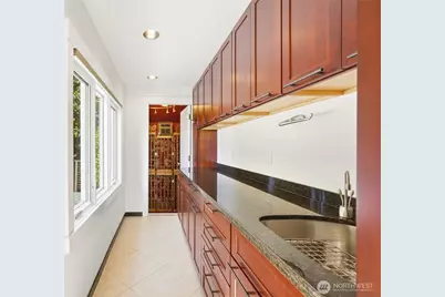 8449 W Mercer Way, Mercer Island, WA 98040 - Photo 17