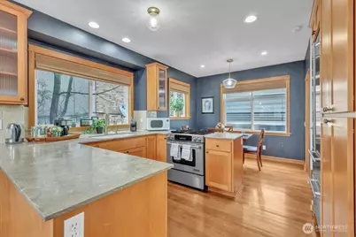 1939 10th Avenue W #B, Seattle, WA 98119 - Photo 9