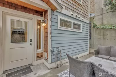 1939 10th Avenue W #B, Seattle, WA 98119 - Photo 31