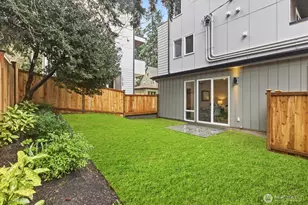 10752 Interlake Ave N, Seattle, WA 98133 - Photo 9