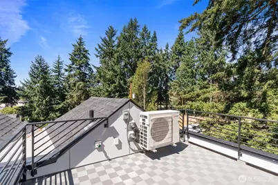 10752 Interlake Avenue N, Seattle, WA 98133 - Photo 19