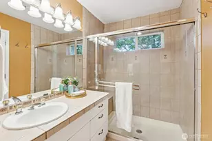 16219 Northup Way, Bellevue, WA 98008 - Photo 19