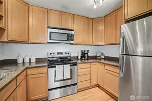 4108 NE 6th Pl, Renton, WA 98059 - Photo 9