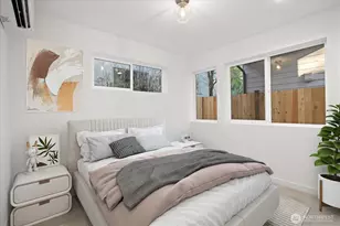 10748 Interlake Ave N, Seattle, WA 98133 - Photo 3