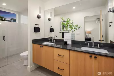 1808 E Mercer Street, Seattle, WA 98112 - Photo 17