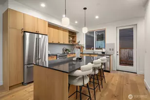 1808 E Mercer St, Seattle, WA 98112 - Photo 9