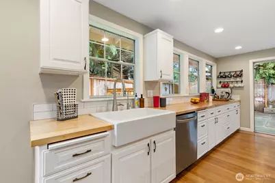 8924 NE 191st Place, Bothell, WA 98011 - Photo 9