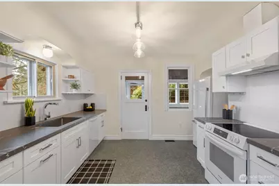 2223 S 124th Street, Burien, WA 98168 - Photo 11