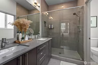 4329 Woodland Park Avenue N, Seattle, WA 98103 - Photo 21