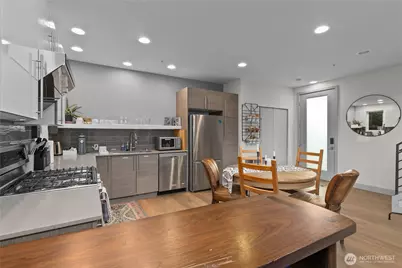 4329 Woodland Park Avenue N, Seattle, WA 98103 - Photo 7