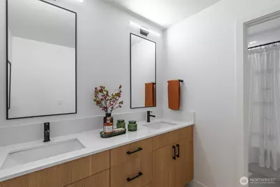 1142 129th Court NE #302, Bellevue, WA 98005 - Photo 9