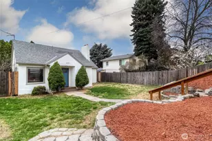 415 SE 5th St, College Place, WA 99324 - Photo 1